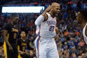 NBA – Top 5 de la nuit : Taj Gibson balance une prière de 18 mètres !