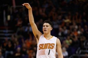 NBA – Top 10 Plays du Mois : Devin « 70 points » Booker plus fort que les buzzer-beaters