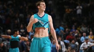 NBA – Top 10 de la nuit : Cody Zeller escalade le mont Jokic