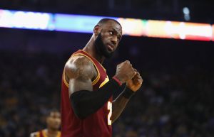 NBA – Top 5 de la nuit : Après un alley-oop renversé, Lebron James se retrouve sur la lune