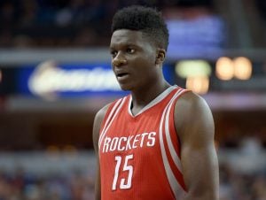 NBA – Top 5 de la nuit : Clint Capela remet Dejounte Murray à sa place