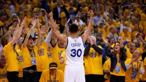 NBA – Top 5 de la nuit : Stephen Curry fait perdre la boule à Kyrie Irving