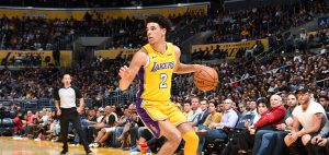 NBA – Lonzo Ball ne réussit pas sa première, la faute à Patrick Beverley