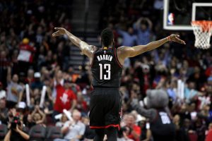 NBA – Top 5 de la nuit : James Harden balance une passe 24 carats !