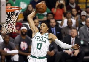 NBA – Top 10 de la nuit : Jayson Tatum balance deux météorites sur Atlanta