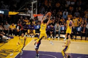 NBA – Top 10 de la nuit : L’alley-oop sulfureux de Larry Nance Jr. !