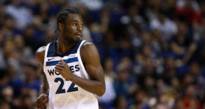 NBA – Top 10 de la nuit : Andrew Wiggins posterize par deux fois Jakob Poeltl !