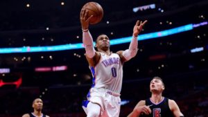 NBA – Top 5 de la nuit : Russell Westbrook dépose une no-look pass lumineuse !