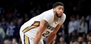 NBA – Top 10 de la nuit : Davis vs Wade, 2.08m et 115 kg dans la tronche