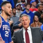 NBA – Brett Brown ne veut prendre aucun risque avec la santé de Ben Simmons