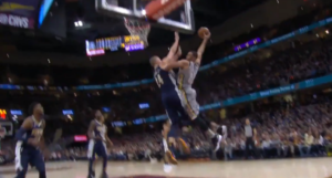 NBA – Top 10 de la nuit : Larry Nance Jr pour le poster à la Shawn Kemp