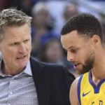 NBA – Steve Kerr :  » Il n’y a pas moyen que Stephen Curry joue le premier tour »