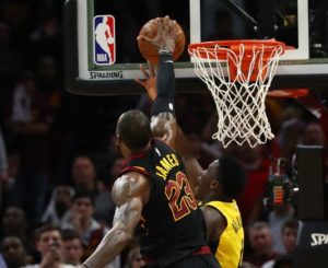 NBA – La ligue admet le contre illégal de LeBron James