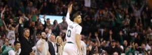 NBA – Top 5 de la nuit : Jayson Tatum postérize le King !