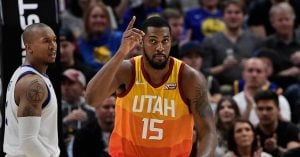 NBA – Derrick Favors continue l’aventure à Utah