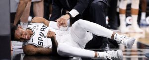 NBA – Spurs : Dejounte Murray touché au genou