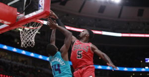 NBA – Top 10 de la nuit : Bobby Portis bouffe Michael Kidd-Gilchrist