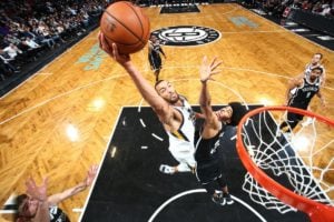 NBA – Top 10 de la nuit : Rudy Gobert marche sur Jarrett Allen