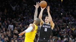 NBA – Top 10 : Bogdan tue les Lakers, Damian les Warriors