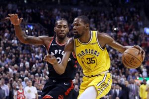 NBA – Les bookmakers prédisent le futur de Kevin Durant et Kawhi Leonard