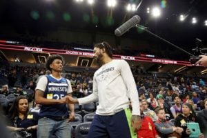 NBA – Le beau geste de Derrick Rose pour un fan atteint d’une leucémie