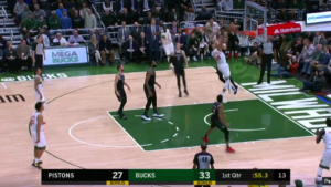 NBA – Top 5 : Giannis Antetokounmpo grimpe sur Jon Leuer