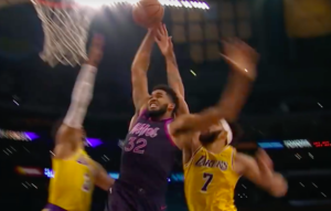 NBA – Top 5 : Karl-Anthony Towns martyrise la raquette des Lakers !