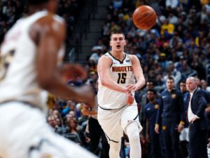 NBA – Nikola Jokic réalise une ligne de stats Jordanesque !