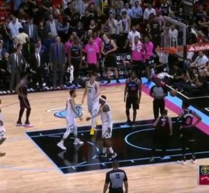 NBA – Un fan débarque en plein match à Miami