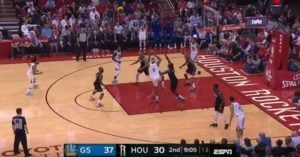 NBA – Quand DeMarcus Cousins passe la balle à Curry… en touche