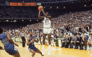 NCAA – 29 mars 1982 : Michael Jordan donne le titre à North Carolina