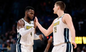 NBA – Denver qualifié en playoffs, Jokic et Millsap récompensés