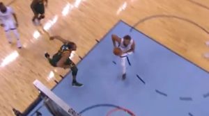 NBA – Le poster rageur de Joakim Noah sur Rudy Gobert !