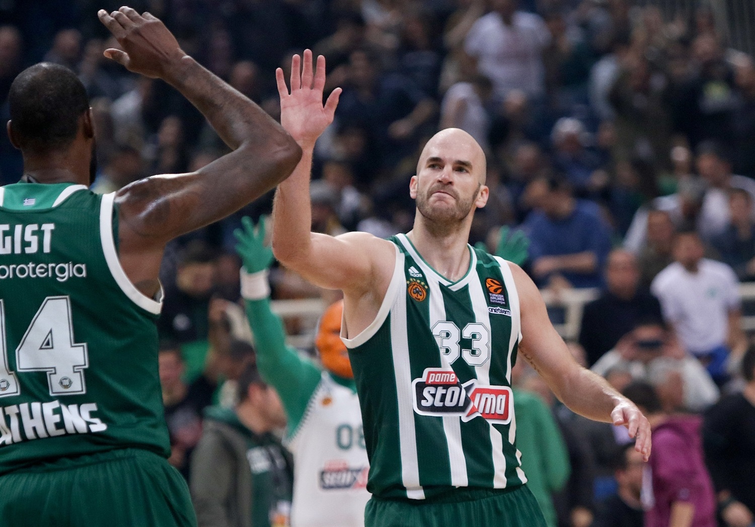 Triple-double pour Nick Calathes face à Podgorica