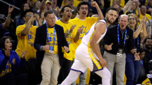 NBA – Stephen Curry prend feu et les Warriors prennent le Game 1 !