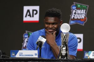 NCAA/NBA – Quand un joueur de football américain tente de recruter Zion Williamson