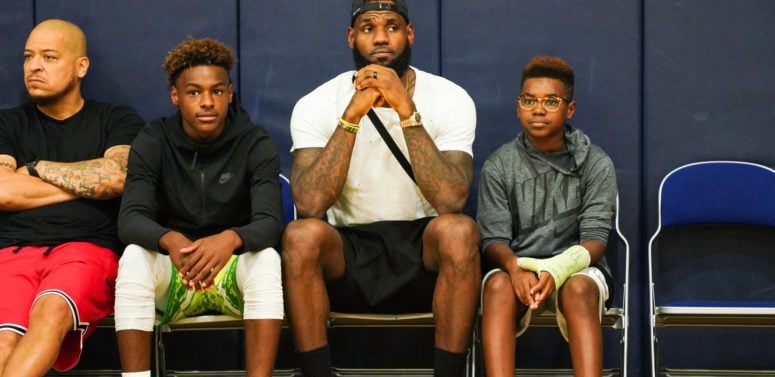 Bronny reproduit à la perfection un moov de son père