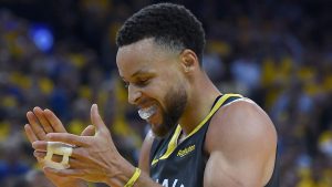 NBA – Un Steph Curry en triple-double envoie les Warriors en finale après OT !