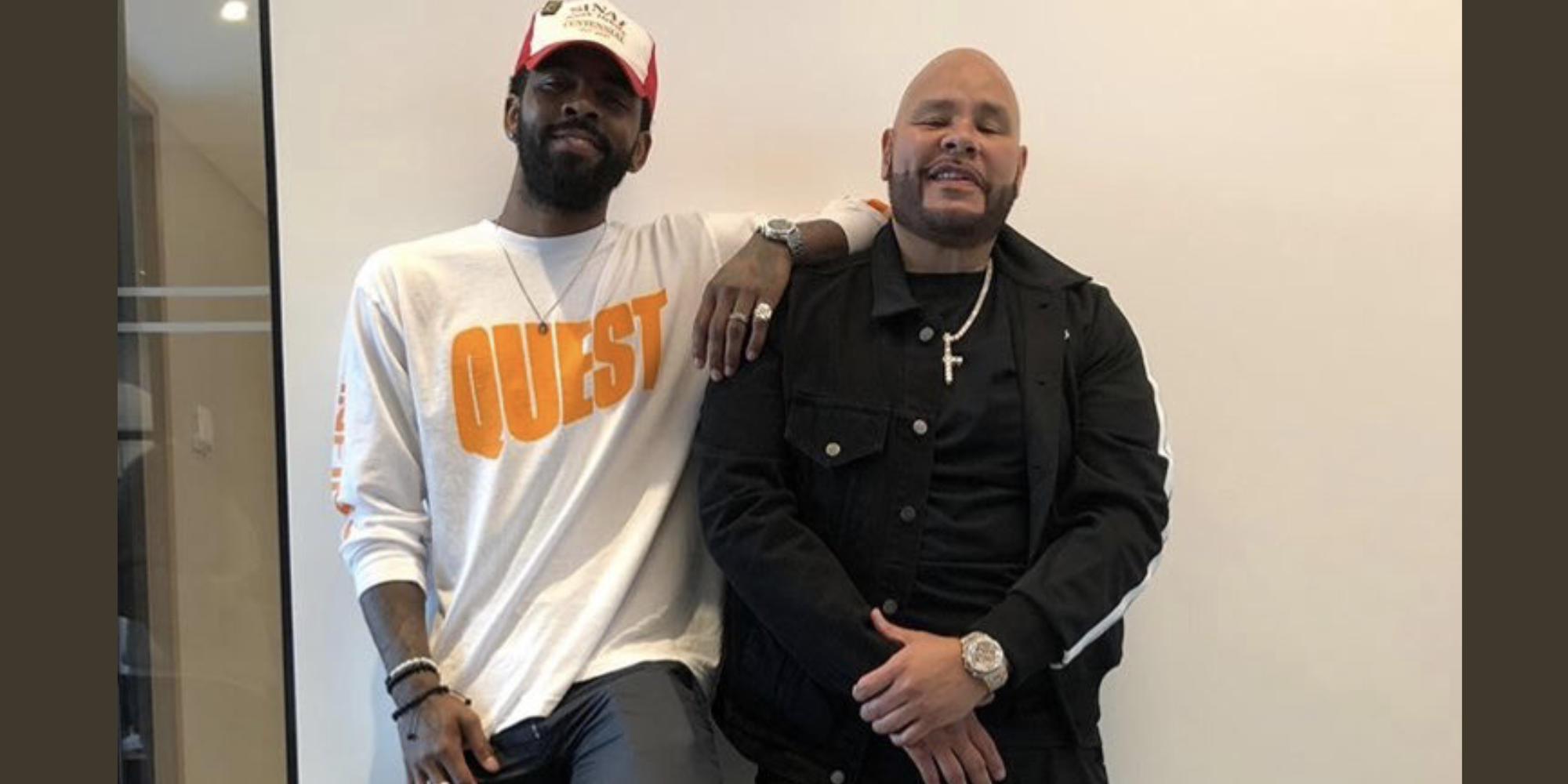 Le rappeur Fat Joe pose avec le meneur Kyrie Irving