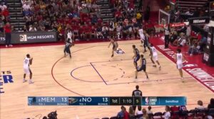 NBA – Jaxson Hayes termine un alley-oop en reverse dunk !