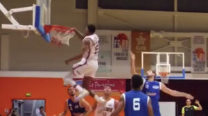 Jeep Elite – Le dunk monstrueux de DJ Stephens !