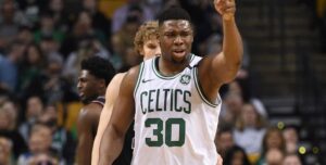 NBA – Coupé par Boston, Guerschon Yabusele rebondit