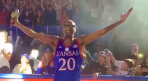 NCAA – Snoop Dogg scandalise l’université de Kansas