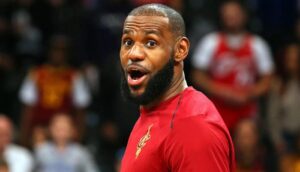 NBA – Record : un homme paie 187.500 dollars pour un maillot bien particulier de LeBron !