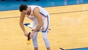 NBA – Quand Danilo Gallinari tente de capter un rebond avec… une chaussure