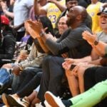 NBA – Kobe Bryant acclamé par tout le Staples Center