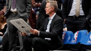 NBA – Steve Kerr se blesse lui aussi et ironise