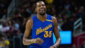 NBA – Kevin Durant répond à un fan qui l’insulte pour son départ aux Warriors