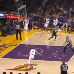 NBA – Alex Caruso casse le cercle sur une no-look pass d’Anthony Davis !