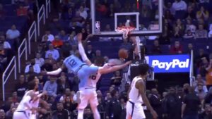 NBA – Ja Morant tue Aron Baynes dans le money-time avec un des posters de l’année !